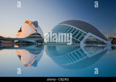 Spanien, Europa, Valencia, Stadt der Künste und Wissenschaften, Calatrava, Architektur, modern, Hemisferic, Palast der Künste, Wasser Stockfoto