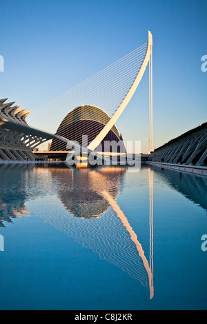 Spanien, Europa, Valencia, Stadt der Künste und Wissenschaften, Calatrava, Architektur, modern, Hemisferic, Palast der Künste, Wasser Stockfoto