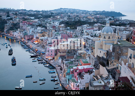 Werden, Kampanien, Fischereihafen, Golf von Neapel, Hafen, Insel, Italien, Kampanien, Meer, Mittelmeer, Procida, Wasser Stockfoto