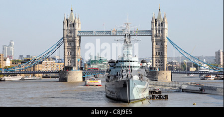 HMS Belfast Teil des Imperial War Museum dauerhaft günstig im Pool von London als Touristenattraktion England Großbritannien Stockfoto