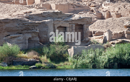 Ansicht der Schreine am Gebel Silsila Sandstein Steinbruch am Westufer des Nils, in der Nähe von Assuan, Süden von Ägypten Stockfoto