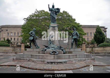 Denkmal des Königs Regiment im südafrikanischen Krieg in St. Johns Gärten, Stadtzentrum von Liverpool, Merseyside, England. Stockfoto