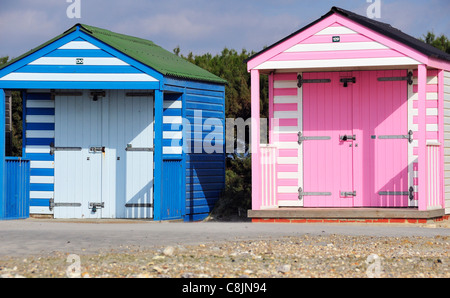 Bunten Badekabinen am West Wittering Beach, West Wittering, in der Nähe von Chichester, West Sussex, England, Großbritannien Stockfoto