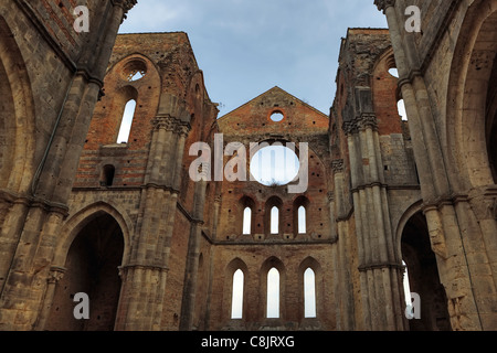 San Galgano ist eine alte dachlose Abtei in der Toskana in der Nähe von Siena Stockfoto