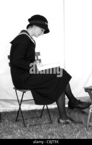 Frauen Royal Naval Service Jennie Wren 1917 - Uniform in Rekrutierung Poster - monochrom dargestellt Stockfoto