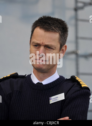 Der Kommandant der HMS Bollwerk Kapitän Alex Burton. UK Stockfoto