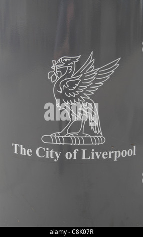 Die Stadt von Liverpool Leber Vogel-Emblem/Logo auf einem Lagerplatz in Liverpool, Großbritannien. Stockfoto