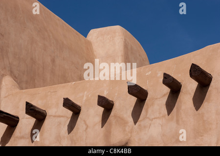 Detail der Adobe Gebäude [Museum of Fine Arts] in Santa Fe, New Mexico Stockfoto