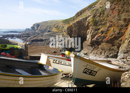 Lizard Point Cornwall England Angelboote/Fischerboote zum Start hochgezogen Rampe im südlichsten Teil von Großbritannien Stockfoto