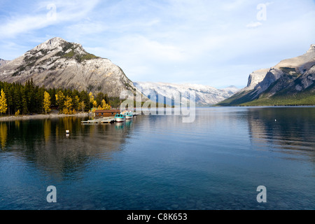 Lake Minnewanka. Banff Nationalpark. Alberta. Kanada, Oktober 2011 Stockfoto