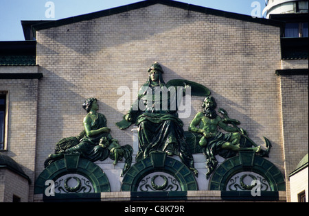 Belgrad, Serbien, Jugoslawien. Relief Skulptur Detail auf einem Art-Deco-Gebäude. Stockfoto