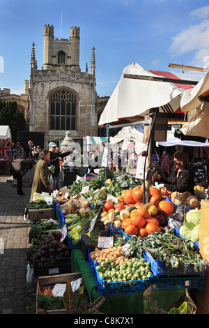 Die Straße Markt unter freiem Himmel in Cambridge, Cambridgeshire England UK Stockfoto