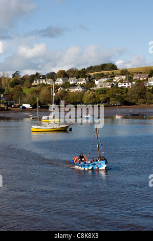 Greenway Fähre über den Fluss Dart in Dittisham, Devon am herbstlichen Tag, Dittisham ist ein Dorf und Zivilgemeinde, South Hams Stockfoto