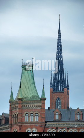 Dach-Silhouette und Riddarholmen Kirche in Stockholm, Schweden. Stockfoto