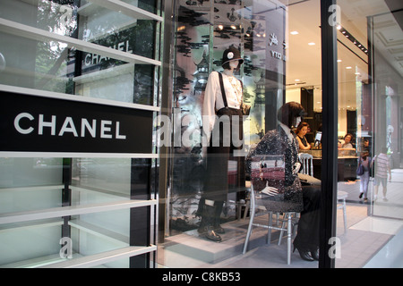 Schaufensterpuppen in Chanel-Boutique auf der Orchard Road, Singapur Insel Stockfoto