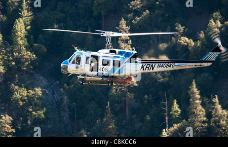 Cal FIRE Bell UH-1H Brandbekämpfung Hubschrauber Stockfoto