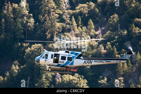 Cal FIRE Bell UH-1H Brandbekämpfung Hubschrauber Stockfoto