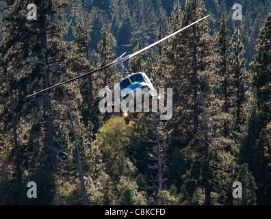 Cal FIRE Bell UH-1H Brandbekämpfung Hubschrauber Stockfoto