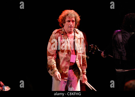 Corky Laing (Schlagzeug) des Berges führen, während Hippifest in Vienna, Virginia Stockfoto