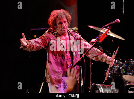 Corky Laing (Schlagzeug) des Berges führen, während Hippifest in Vienna, Virginia Stockfoto