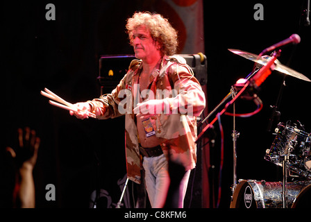 Corky Laing (Schlagzeug) des Berges führt während der Hippifest in Vienna, Virginia Stockfoto