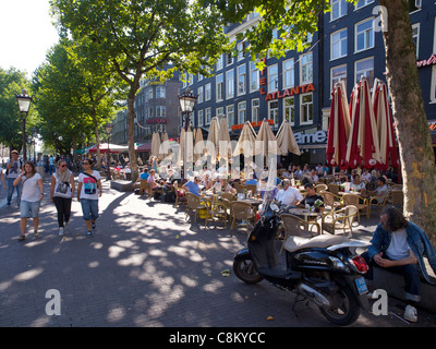 Rembrandtplein Rembrandt Square in Amsterdam Niederlande ist ein Platz mit vielen Cafés und restaurants Stockfoto