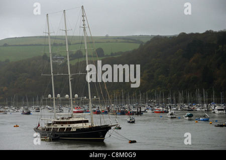 Die Superyacht Eos - die größte private Segelyacht der Welt vor Anker in Dartmouth in Devon. Stockfoto