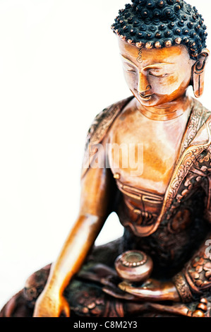 Buddha-Statue auf weißem Hintergrund Stockfoto