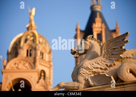 Pegasus vor dem Schweriner Schloss, Landeshauptstadt Schwerin, Mecklenburg-Western Pomerania, Deutschland, Europa Stockfoto