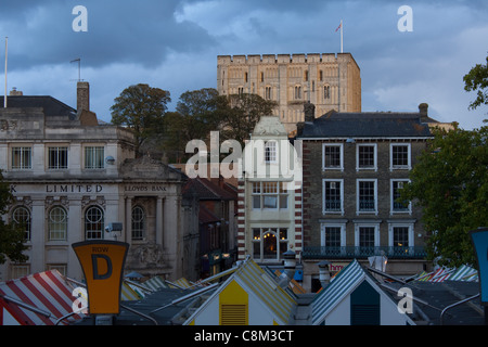 Norwich Schloss im Zentrum der Stadt, am oberen Rand der Markt in der Abenddämmerung, Norfolk Stockfoto