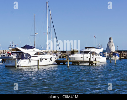 Die Statue, die Fruen Fra Havet (die Frau vom Meer) in Saeby Hafen Jütland Dänemark Stockfoto