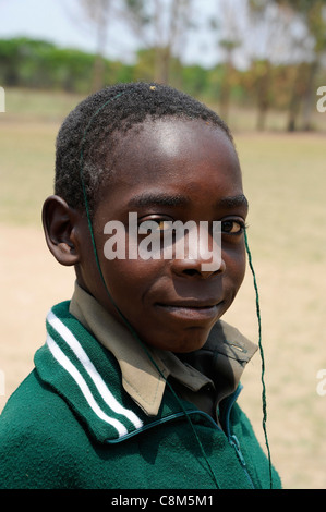 Porträt von 12-13 jährigen Old-School Boy in Simbabwe. Stockfoto