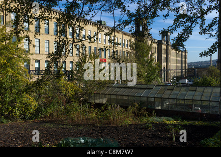 Salts Mill in Saltaire, Bradford UK beherbergt die 1853-Galerie mit Arbeiten von weltweit berühmten Künstler David Hockney Stockfoto