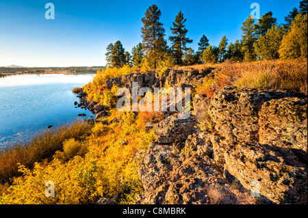 Einen wunderschönen Sonnenaufgang auf Narr Hollow Lake State Park, Arizona. Stockfoto