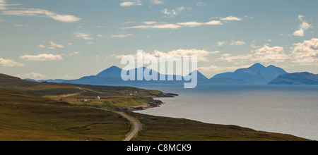 Die Berge der Insel Skye Süd von der Applecross Halbinsel Stockfoto