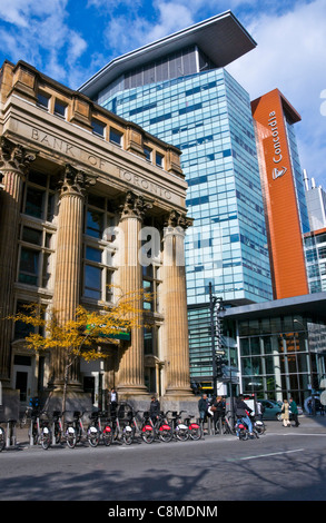 Rue Sainte-Catherine Innenstadt von Montreal: Concordia Universitätsgebäude und Gebäude, Banque de Montréal Stockfoto