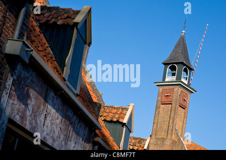 Die Kirche und die Gebäude an der Zuiderzee-Museum in den Niederlanden Stockfoto