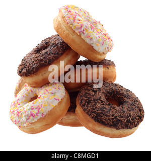Ein Haufen von vereisten Donuts (oder Krapfen) isoliert auf einem weißen Hintergrund. Stockfoto