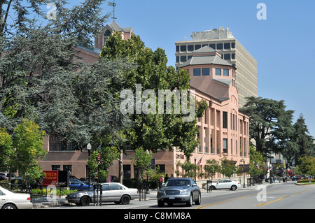 Rathaus, Castro Street, Mountain View, Kalifornien an einem hellen Tag im Sommer im Herzen des Silicon Valley Stockfoto