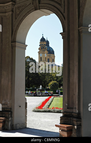 Blick vom in der Diana-Tempel, Theatiner Kirche, Hofgarten, München Oberbayern Stockfoto