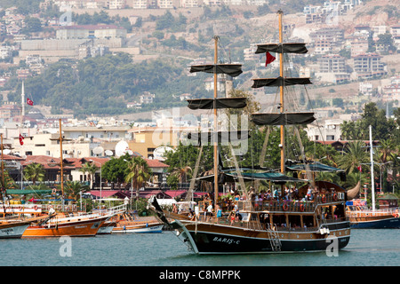 Touristenboot in Alanya Hafen, Türkei Stockfoto