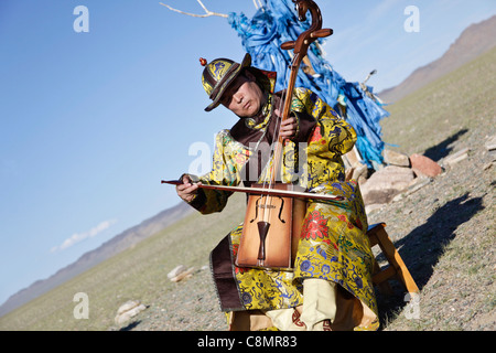Musiker spielen die Morin Khuur, das typische Musikinstrument der Mongolei Stockfoto