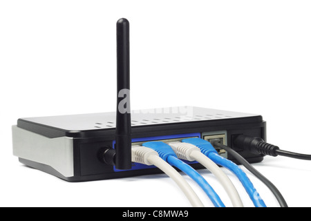 WLAN-Router und Anschlüsse auf weißem Hintergrund Stockfoto