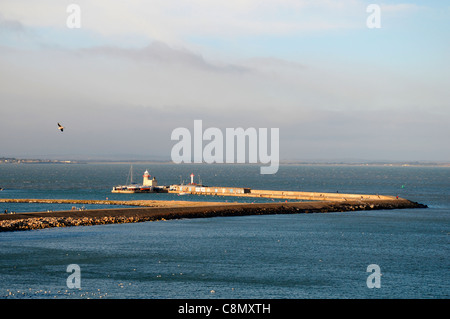 Howth harbour Hafen Marina Liegeplatz Grafschaft Dublin Bay irischen Meer Irland Leuchtturm-Kontroll-Leuchte Stockfoto