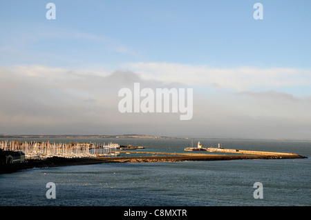 Howth harbour Hafen Marina Liegeplatz Grafschaft Dublin Bay irischen Meer Irland Leuchtturm-Kontroll-Leuchte Stockfoto