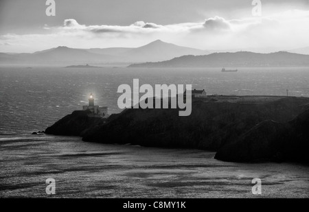 Bailey Irish Leuchtturm auf Howth head co Dublin mit Blick auf die Bucht von Dublin Stockfoto