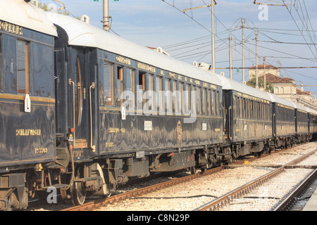 Venice Simplon-Orient-Express Luxus Zug in Venedig Bahnhof, Italien. Stockfoto