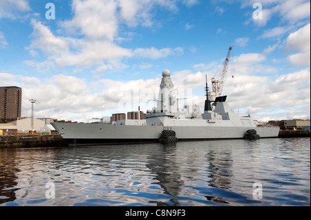 Geben Sie 45 Zerstörer HMS Dauntless auf dem Fluss Clyde. Glasgow nach ihrer Fertigstellung. Stockfoto