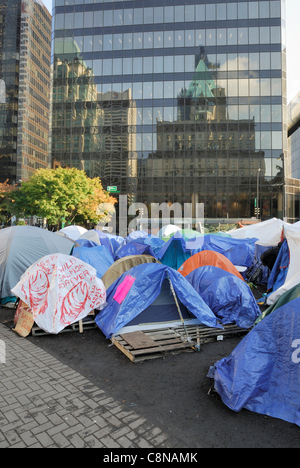 27. Oktober 2011 - besetzen Vancouver-Protest-Camp in Zahlen seit der 15. Oktober 2011-Besetzung des Geländes in der Innenstadt von Vancouver Art Gallery wächst weiterhin. Stockfoto