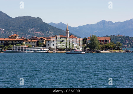 Italien, Piemont, Lago Maggiore, die Borromäischen Inseln, Isola dei Pescatori gesehen von Stresa Stockfoto